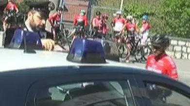 I ciclisti sono riusciti a segnare la targa del mezzo