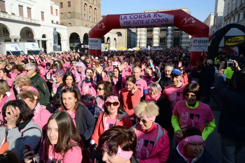 La Corsa Rosa conquista il centro