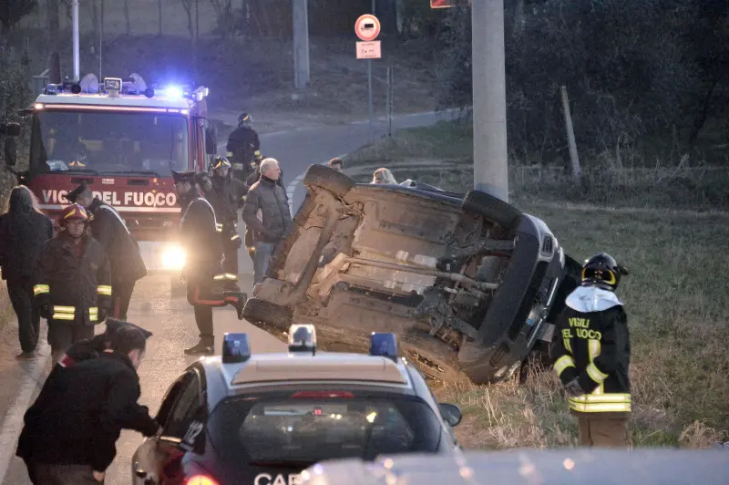Auto fuori strada a Calvagese: due morti - Foto Pierre Putelli/Neg © www.giornaledibrescia.it