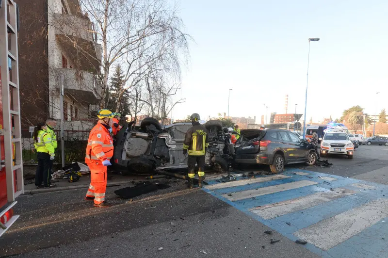 Tremendo incidente in via Branze a Brescia