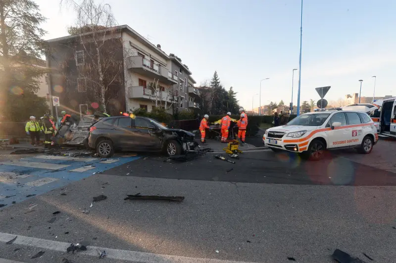 Tremendo incidente in via Branze a Brescia