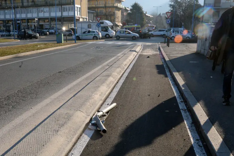 Tremendo incidente in via Branze a Brescia