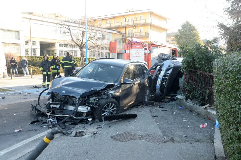 Tremendo incidente in via Branze a Brescia