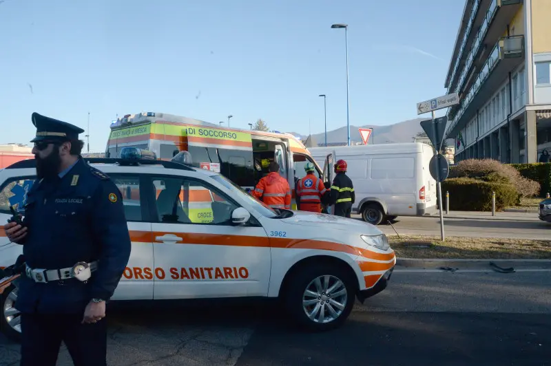Tremendo incidente in via Branze a Brescia