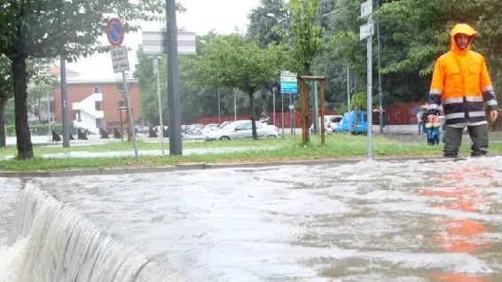 Nel quartiere Niguarda. Una delle vie di Milano dopo la seconda esondazione del fiume Seveso - © www.giornaledibrescia.it