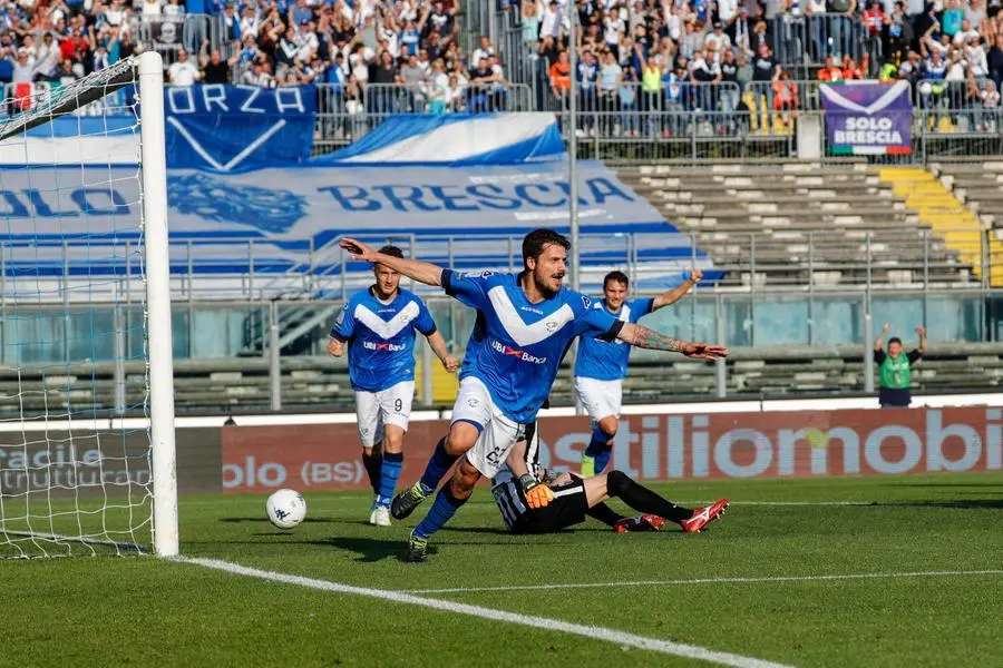 Il gol di Dessena che ha portato il Brescia in serie A - Foto New Reporter Nicoli © www.giornaledibrescia.it