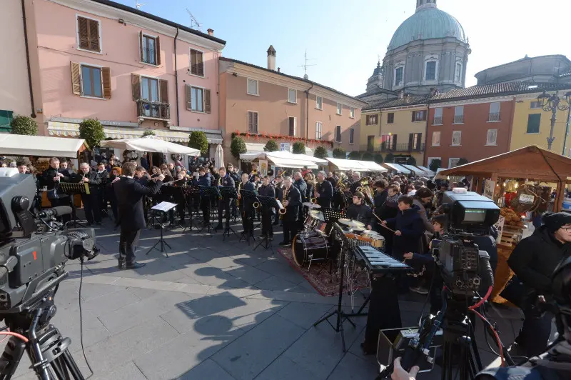 In piazza con noi a Lonato