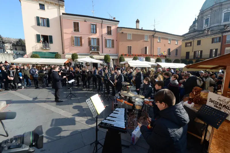 In piazza con noi a Lonato