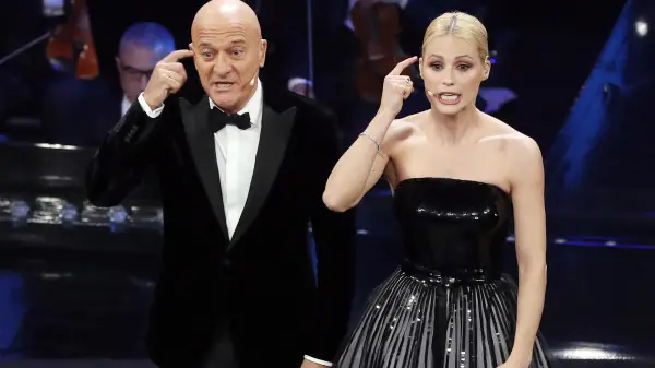 Bisio e la Hunziker durante la seconda serata di Festival - Foto Ansa