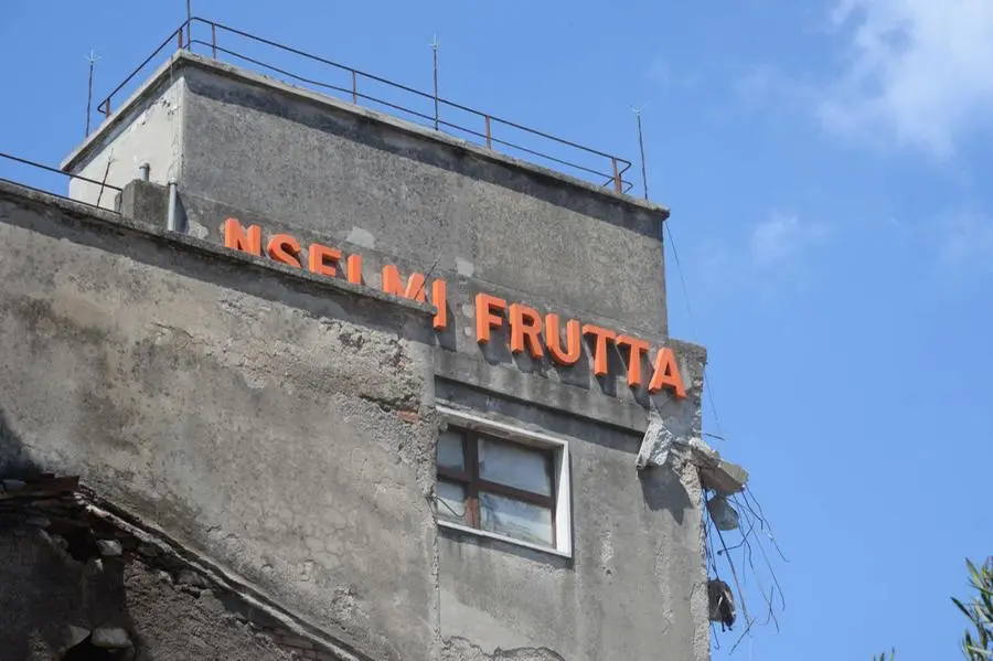 L'abbattimento dello stabile di Anselmi frutta