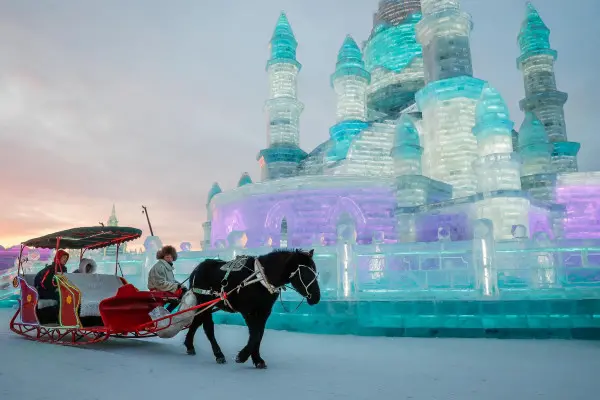 La città di ghiaccio allestita ad Harbin, in Cina