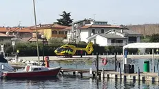 L'elisoccorso atterrato al porto Torchio di Manerba - © www.giornaledibrescia.it