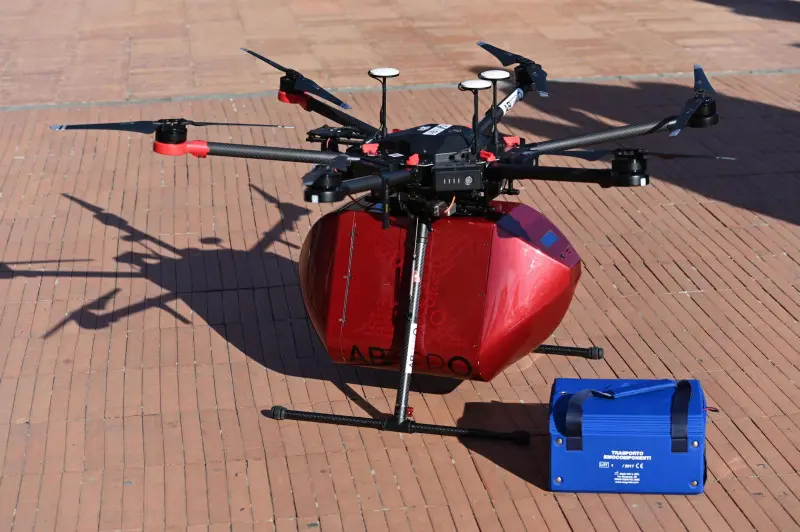 Il volo sperimentale del drone per il trasporto di organi e sangue