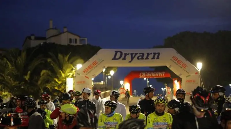 Granfondo Colnago, tutti pronti al via all'alba
