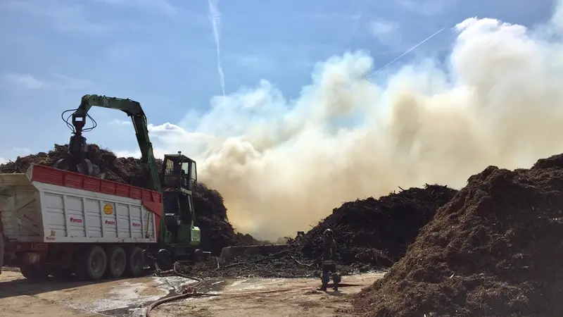 Sempre più incendi dolosi nelle discariche di rifiuti