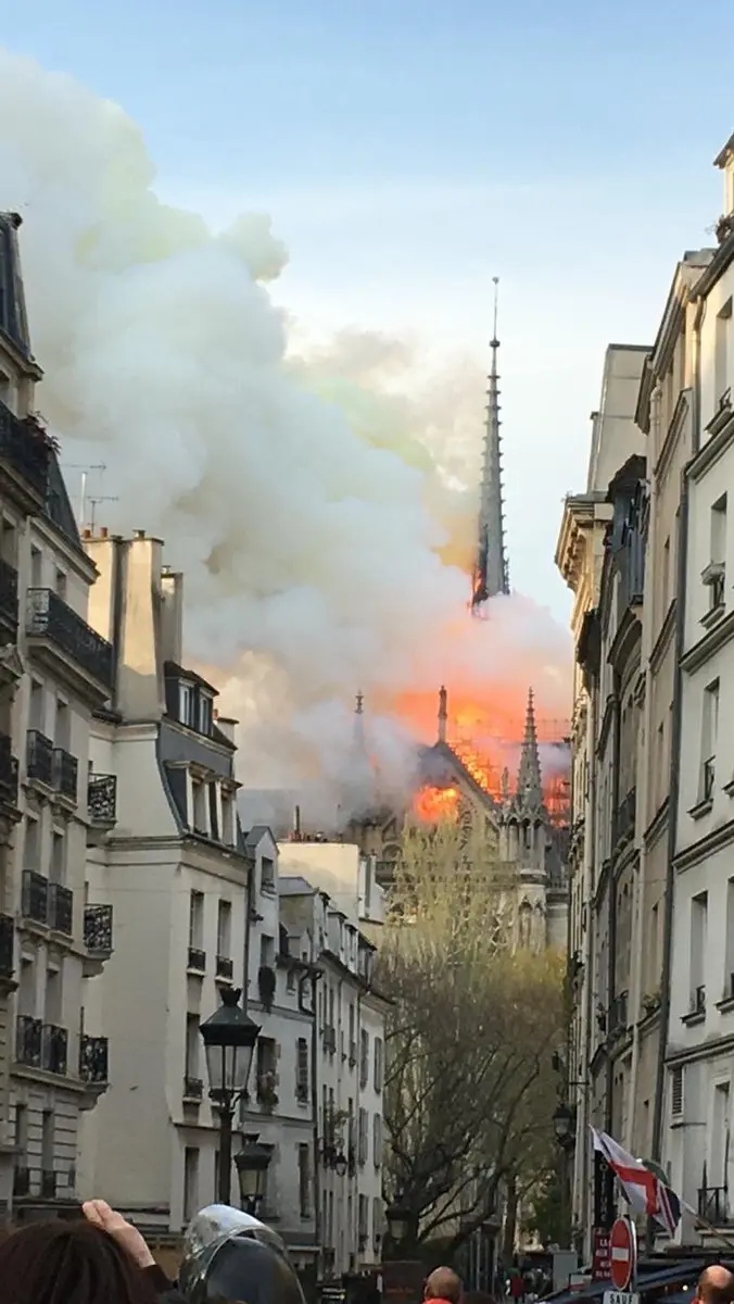 Notre Dame, incendio alla cattedrale parigina