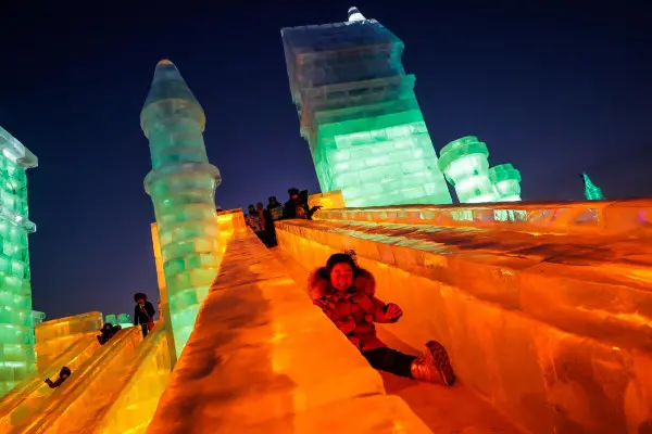 La città di ghiaccio allestita ad Harbin, in Cina