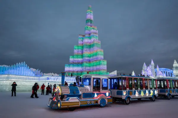 La città di ghiaccio allestita ad Harbin, in Cina