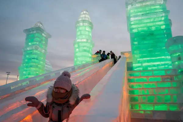 La città di ghiaccio allestita ad Harbin, in Cina