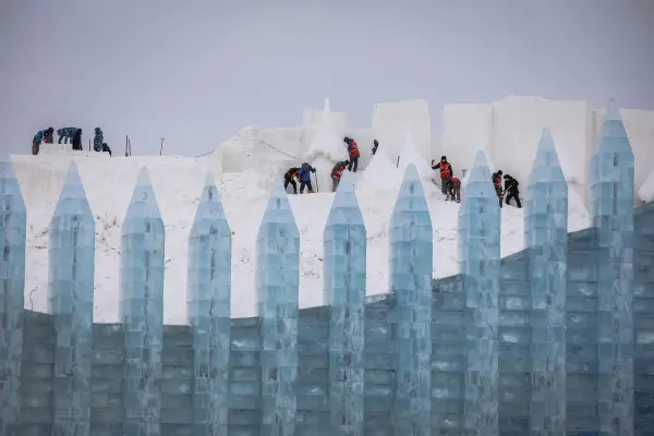 La città di ghiaccio allestita ad Harbin, in Cina