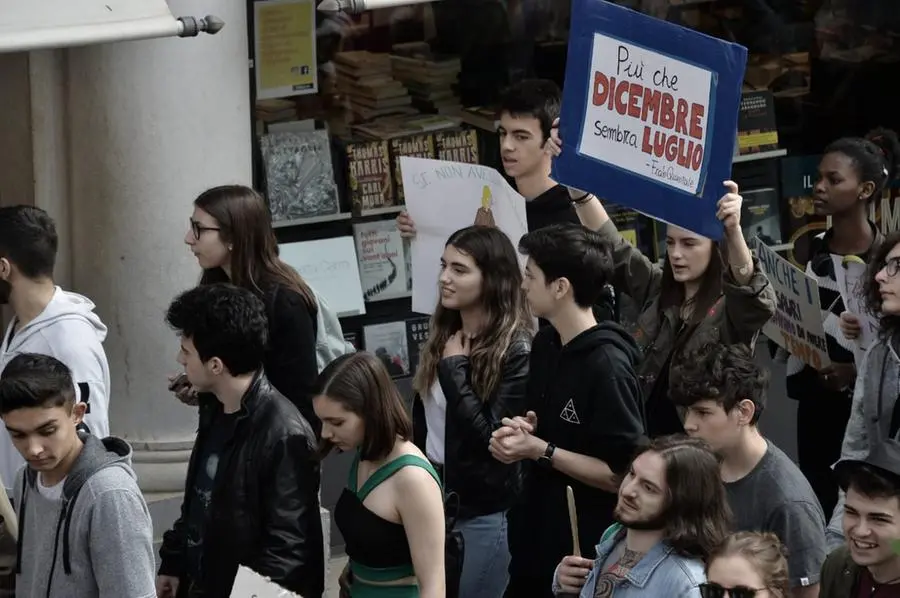Studenti in marcia a Brescia a favore del clima