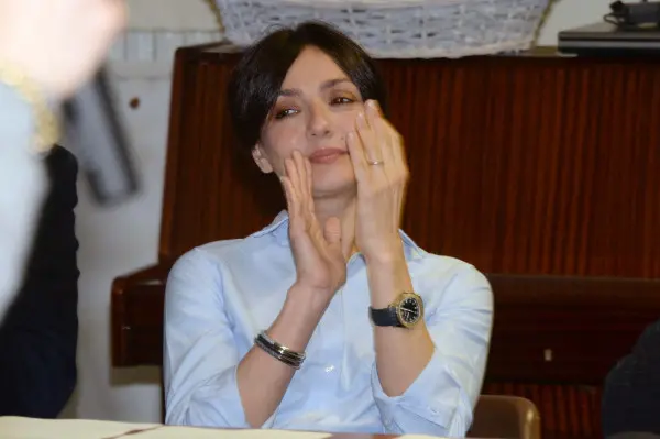 L'attrice Ambra Angiolini a Brescia alla scuola Carducci per il Book Trailer