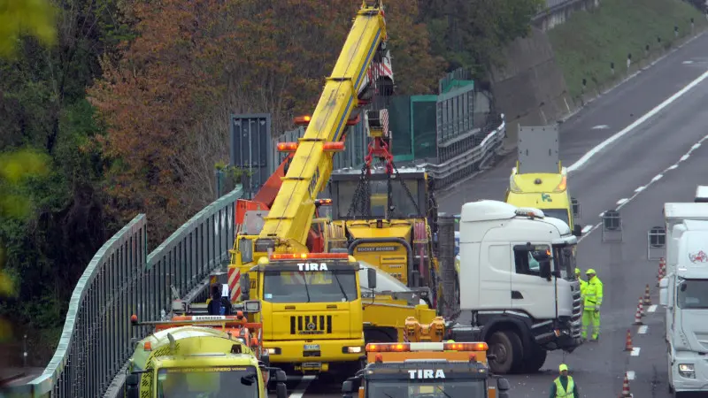 A4, il recupero della ruspa