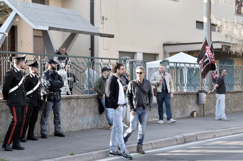 Roncadelle, Forza Nuova e antagonisti in strada - Foto Pierre Putelli/Neg © www.giornaledibrescia.it