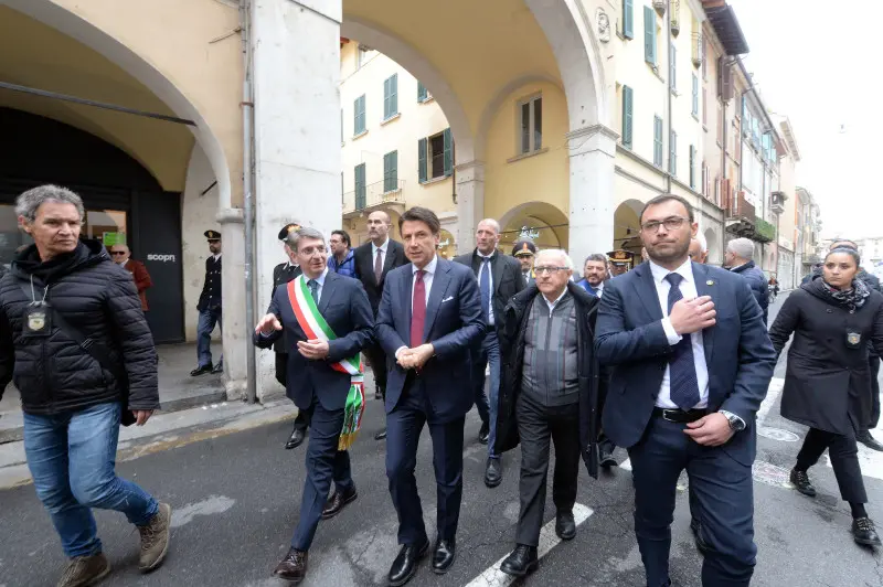 Giuseppe Conte in piazza Loggia rende omaggio ai Caduti