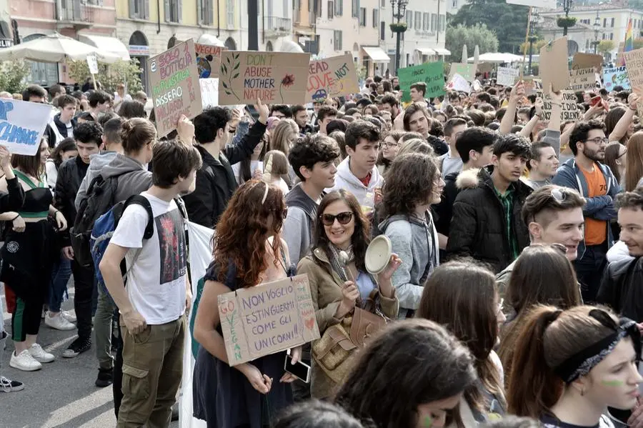 Studenti per le vie del centro a favore del clima