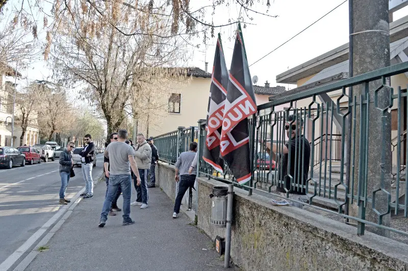 Roncadelle, Forza Nuova e antagonisti in strada - Foto Pierre Putelli/Neg © www.giornaledibrescia.it