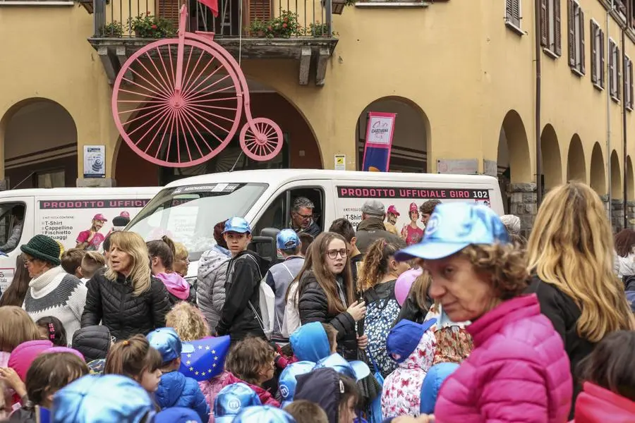 Il passaggio della carovana a Borno