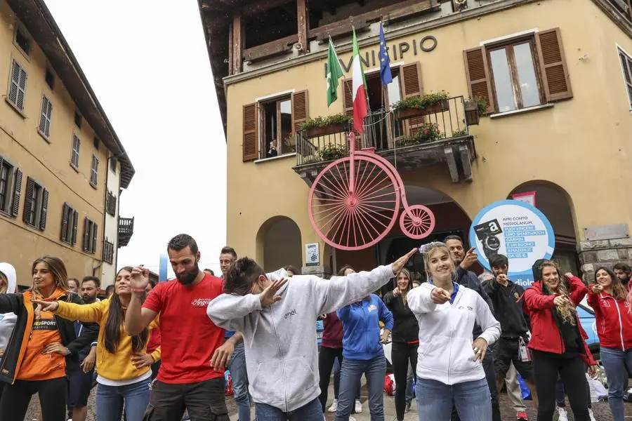 Il passaggio della carovana a Borno