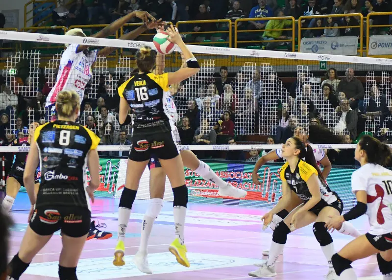 Pallavolo, serie A1 femminile: Valsabbina Brescia-Igor Novara 3-2