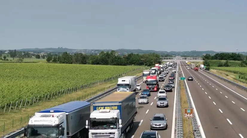 Mattinata da incubo in A4, code e traffico in tilt per due incidenti