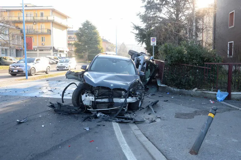 Tremendo incidente in via Branze a Brescia