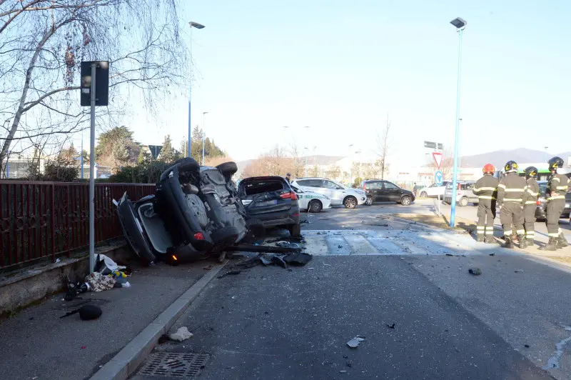 Tremendo incidente in via Branze a Brescia