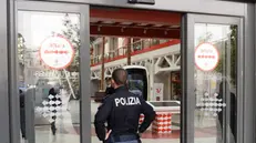 Polizia al centro commerciale Freccia Rossa