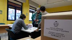 Un seggio per le elezioni dei Consigli del 2014 - Foto © www.giornaledibrescia.it