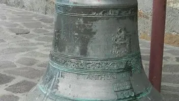 Nella notte tra il 16 e il 17 febbraio 2013 la campana fu sganciata dalla torre della chiesa - Foto  © www.giornaledibrescia.it