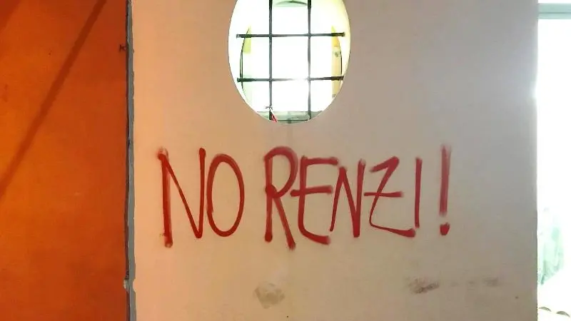«No Renzi»: ora sui muri manca... l'alternativa - © www.giornaledibrescia.it