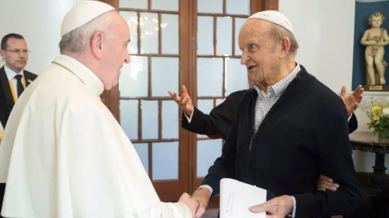 Padre Ugo De Censi con papa Francesco (archivio)