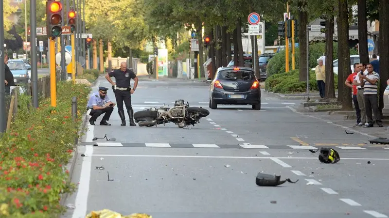 Un incidente stradale (immagine simbolica) © www.giornaledibrescia.it