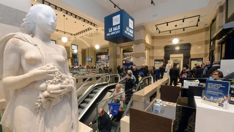Quadriportico, grande folla alla «prima» del nuovo supermercato