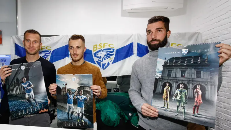 Brescia Calcio, autografi e selfie per il nuovo calendario 2019
