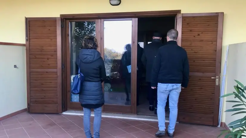 La visita a uno dei due immobili confiscati alla mafia - © www.giornaledibrescia.it