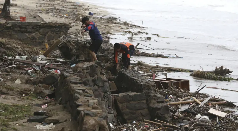 Tsunami in Indonesia, oltre 220 i morti