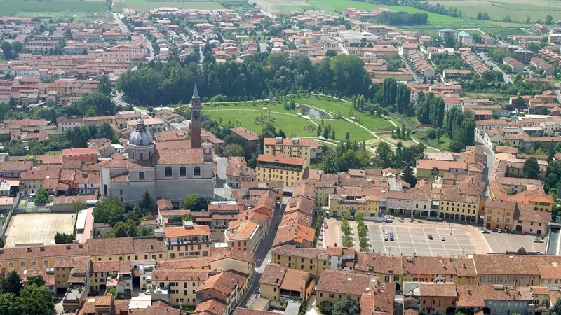 Una veduta aerea di Verolanuova - Foto © www.giornaledibrescia.it