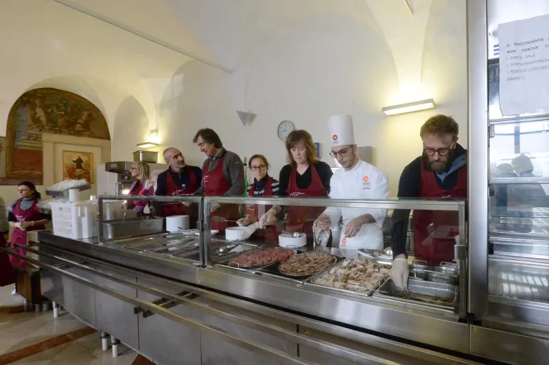 Il pranzo di Natale alla Mensa Menni