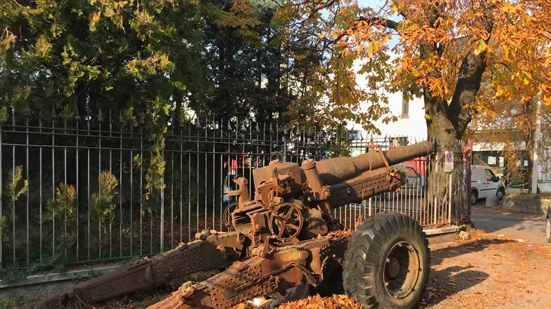 Il cannone della Seconda guerra mondiale in via Fura - Foto Reporter Favretto © www.giornaledibrescia.it